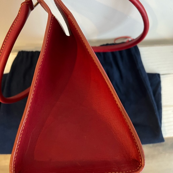 Dooney & Bourke Red Wide Cresent W/Gusset. - Picture 6 of 12